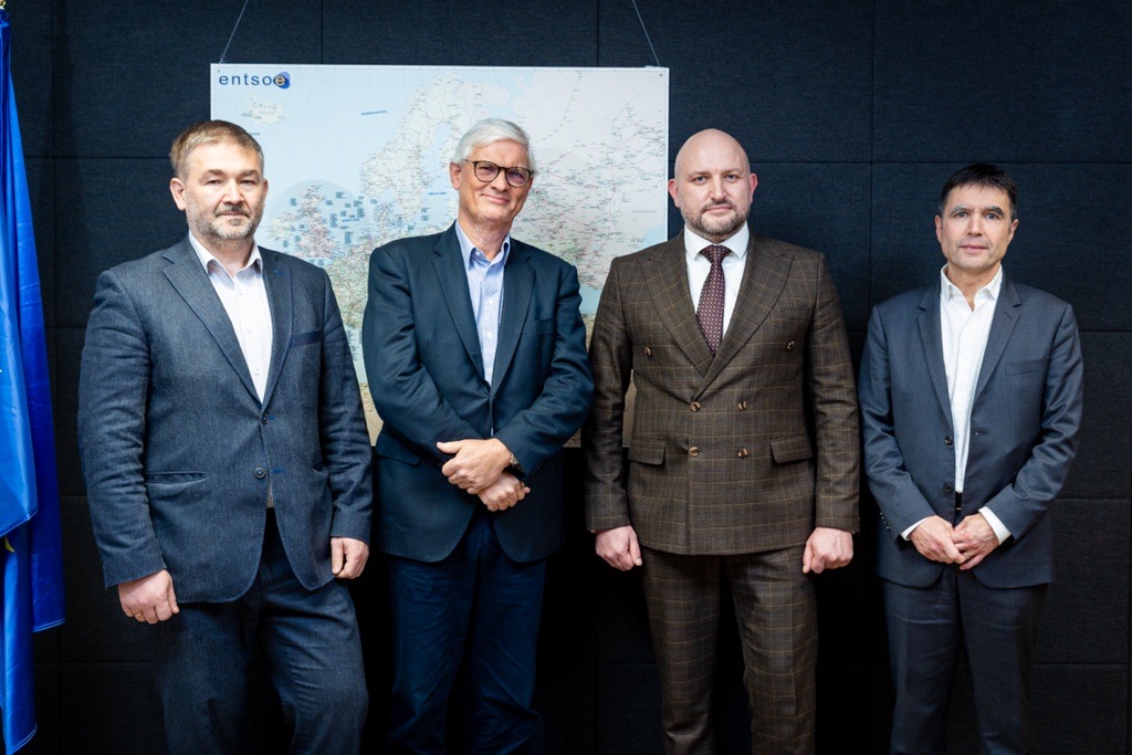 From left to right: Vitalii Zaichenko (Ukrenergo's Chief Operation Officer), Albino Marques (Coordinator for the Continental Europe region of the Operations Committee of ENTSO-E), Glib Didychenko (Ukrenergo's Head of ENTSO-E Integration Office) and Olivier Arrivé (ENTSO-E's Chair of System Operations Committee)